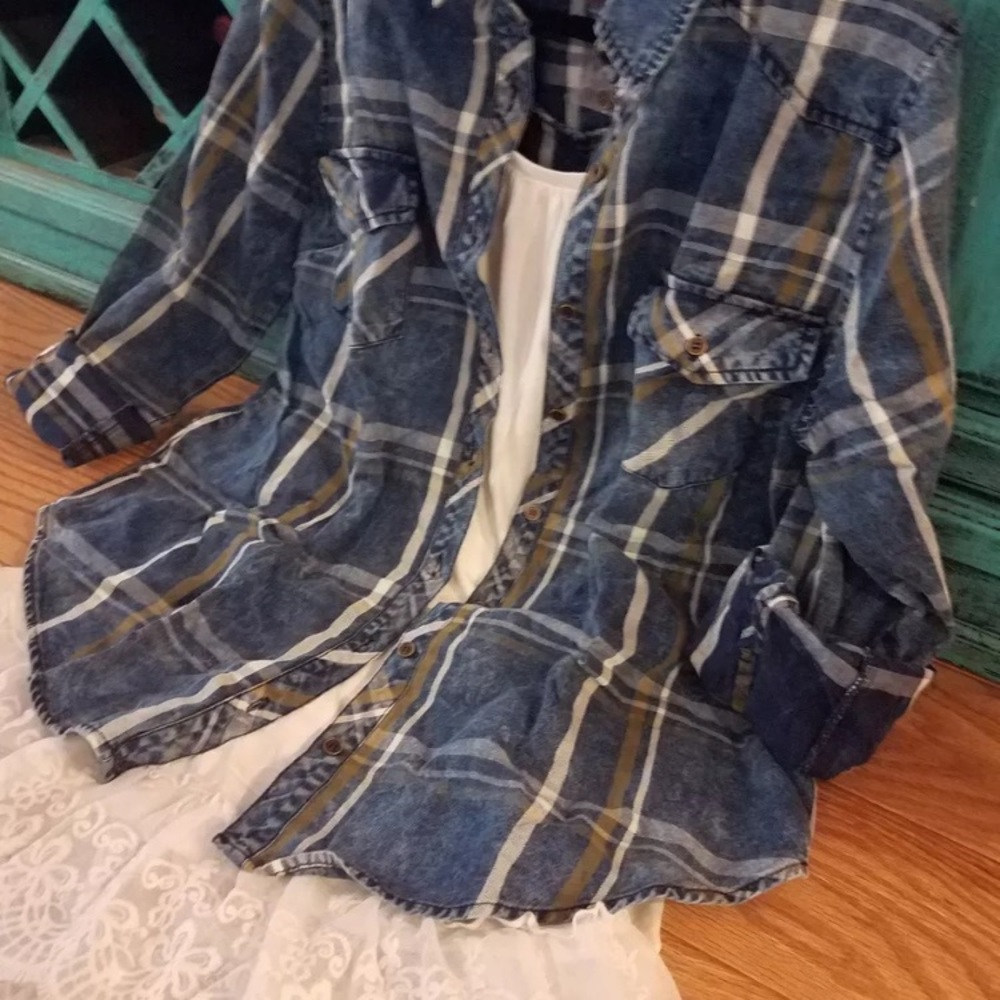 Boutique style denim/blue button up Brand new!!!